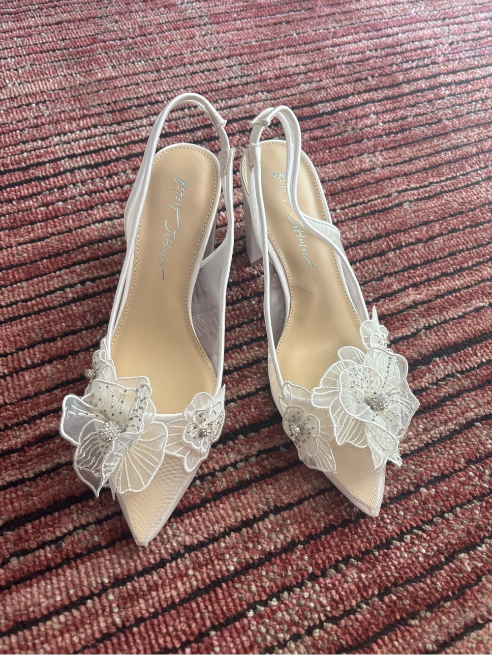 Betsey Johnson White Floral Appliqué Slingback Pointed Heels